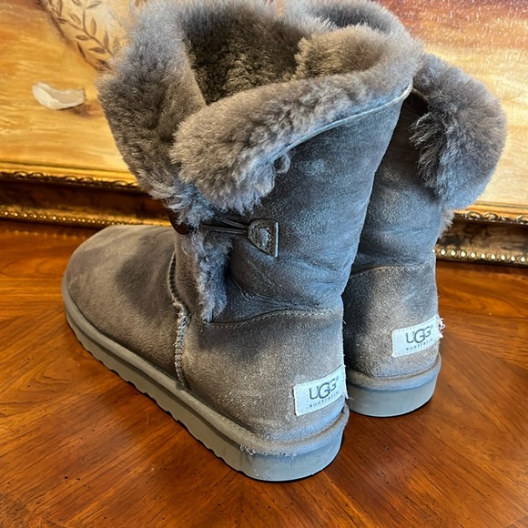 UGG Australia Bailey Button Gray Sheepskin  Winter Boots size 10 - Picture 5 of 13